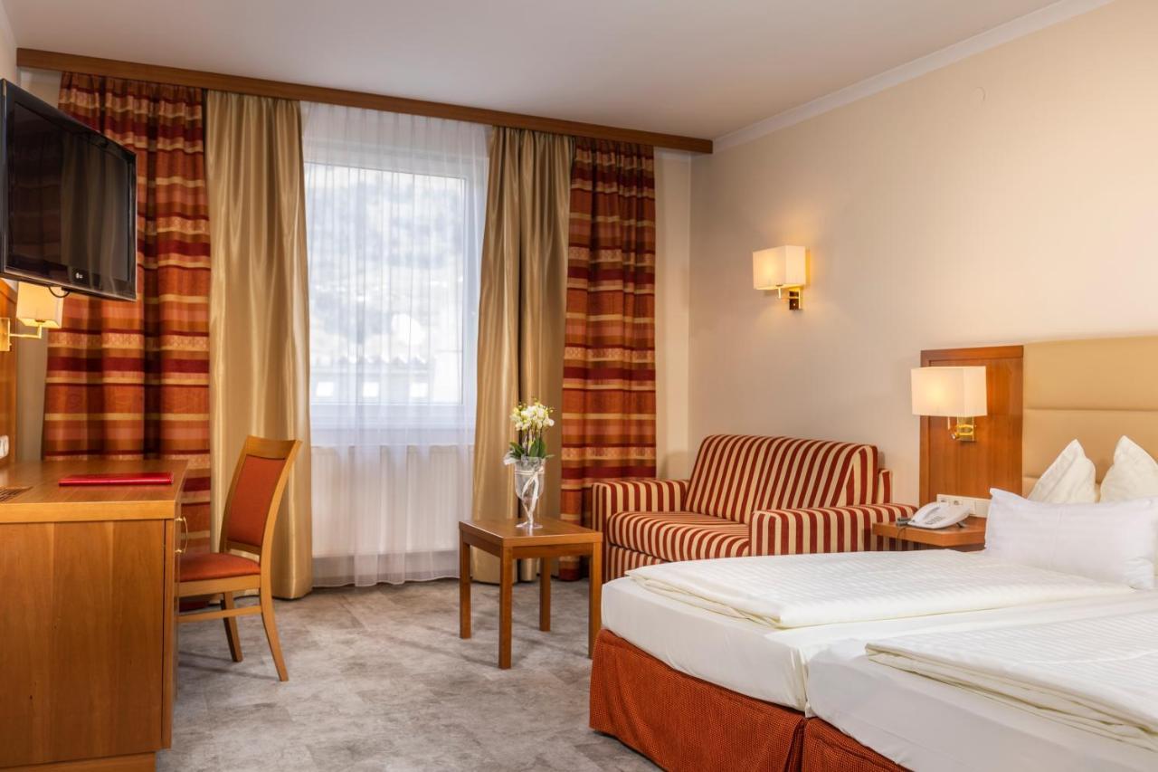 Vergeiner'S Hotel Traube Лиенц Екстериор снимка