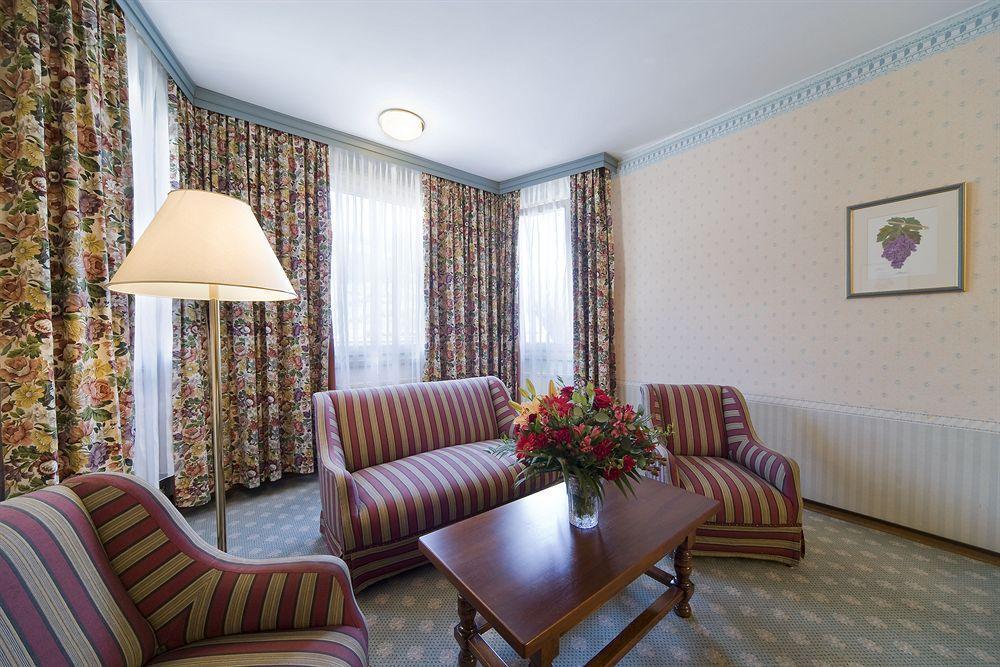 Vergeiner'S Hotel Traube Лиенц Екстериор снимка
