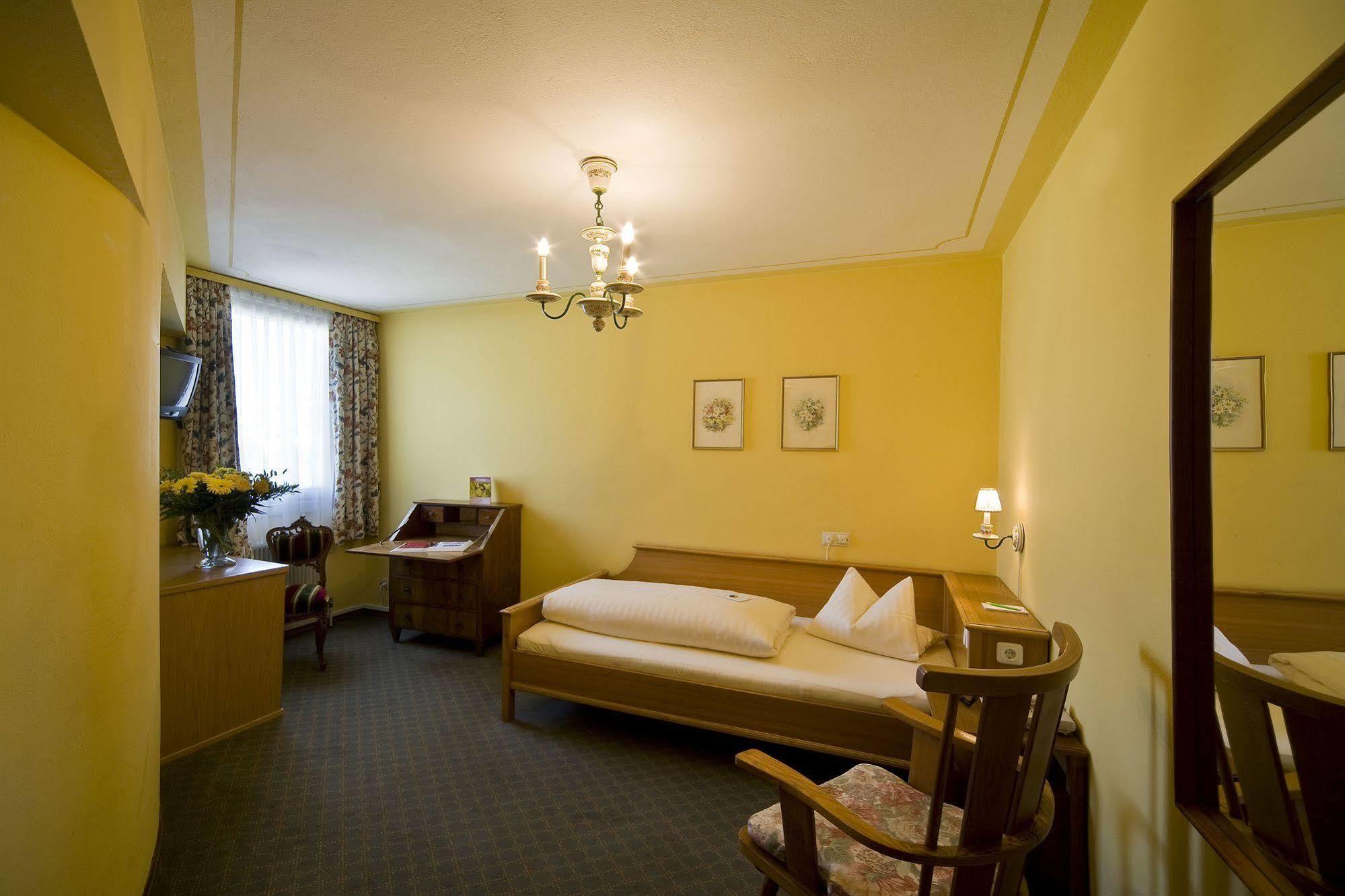 Vergeiner'S Hotel Traube Лиенц Екстериор снимка