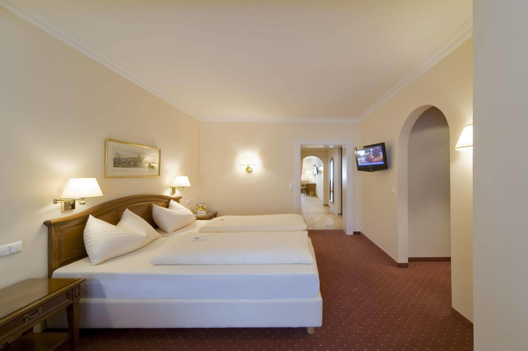 Vergeiner'S Hotel Traube Лиенц Екстериор снимка