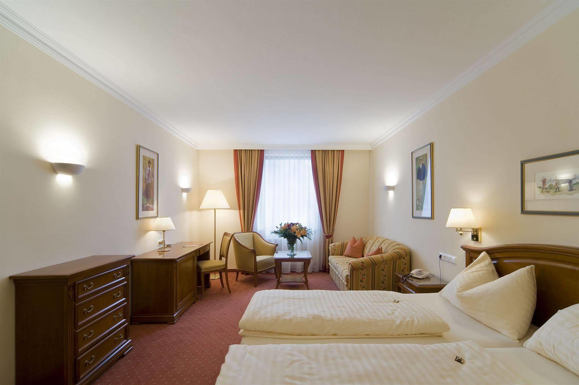 Vergeiner'S Hotel Traube Лиенц Екстериор снимка