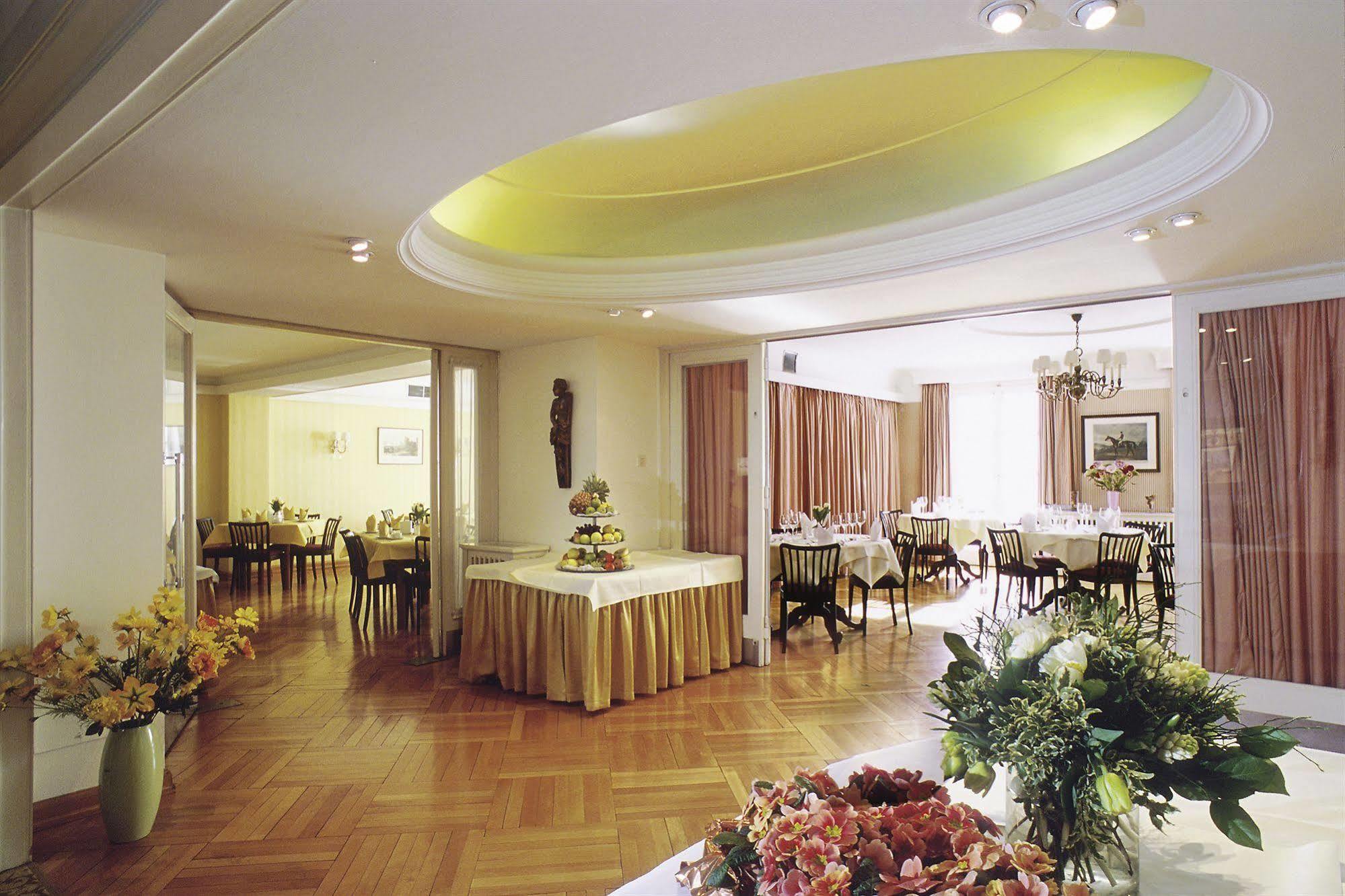 Vergeiner'S Hotel Traube Лиенц Екстериор снимка
