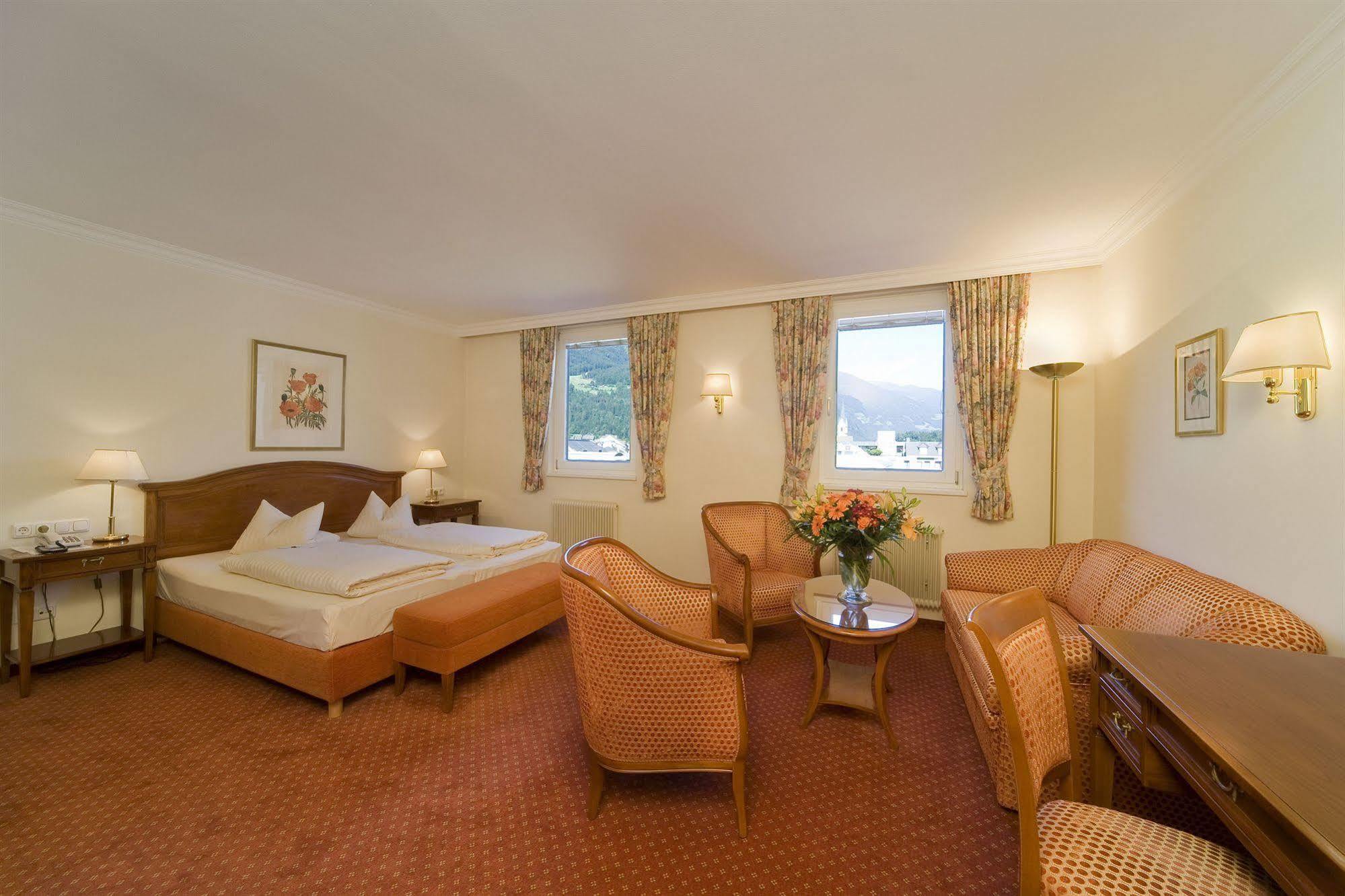 Vergeiner'S Hotel Traube Лиенц Екстериор снимка